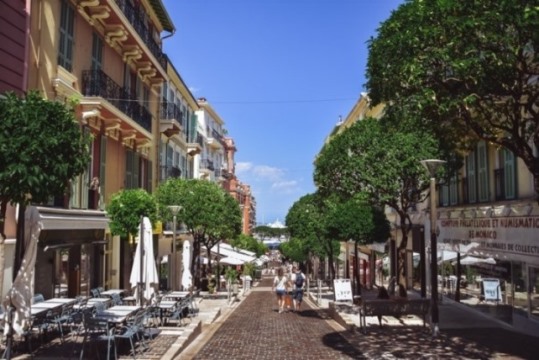 things to do in Monaco: Rue Princesse Caroline street is a popular place in Monaco because it is a small pedestrianised area with lots of stylish boutiques and restaurants.