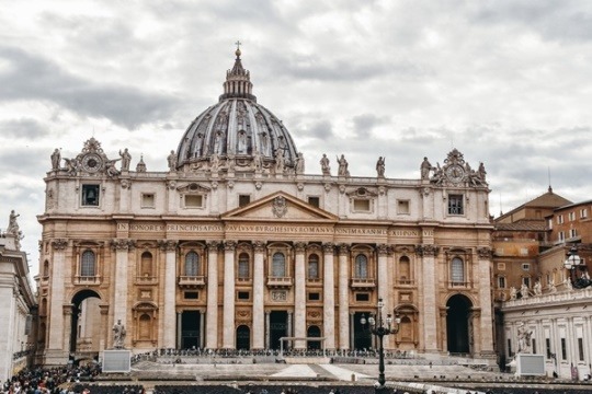 things to do in Vatican: St. Peter`s Basilica in another must-visit attraction in Vatican because it is one of the largest churches in the world and the world`s most famous example of Renaissance architecture. The ultimate symbol of the Vatican is one of the holiest temples for Christendom. 