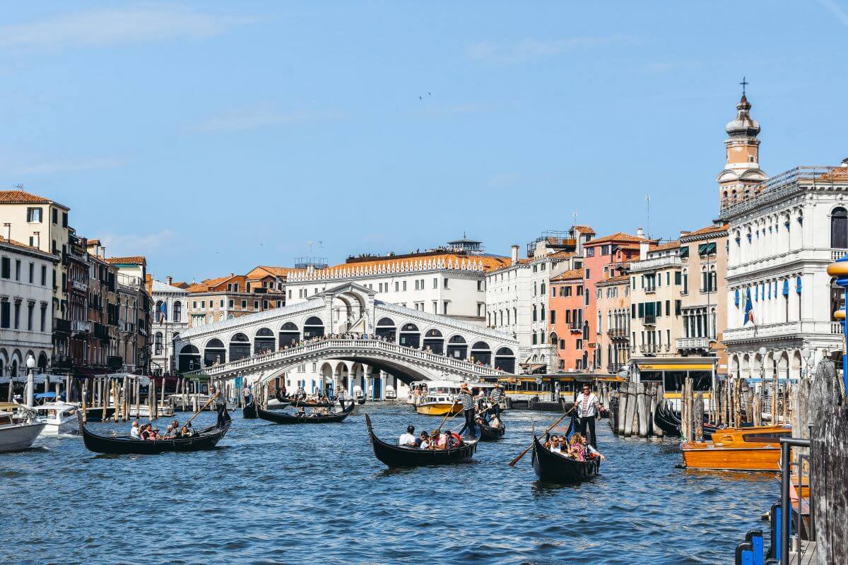 2 days in Venice itinerary: The Rialto Bridge is also one of the landmarks on your 2 days in Venice itinerary because this 16th-century bridge is one of the top tourist attractions in the city. Moreover, the Rialto Bridge is one of the symbols of the city because it is the oldest of the four bridges spanning the Grand Canal. 