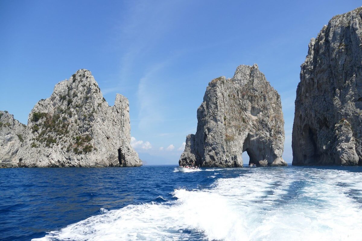 things to do on Capri - Faraglioni
