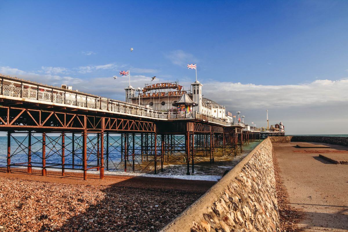 things to do in Worthing: A day trip to Brighton is one of the best things to do in Worthing because this vibrant city has charm, history and beautiful sea views. You can find here Brighton Palace Pier, Royal Pavilion and the world's oldest aquarium. 