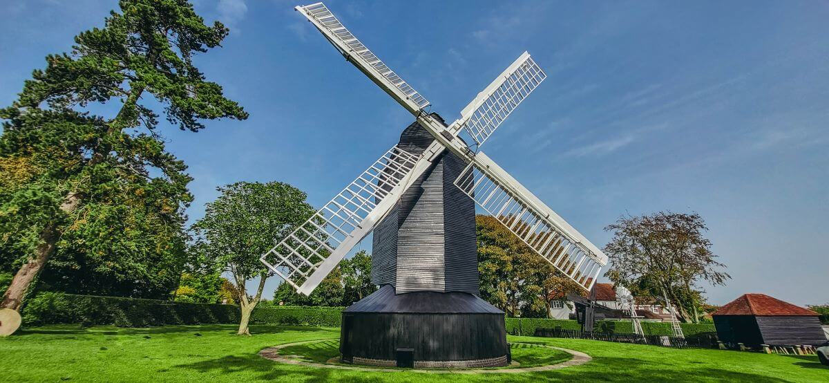 things to do in Worthing: Finding a High Salvington Windmill is one of the best things to do in Worthing for kids because they can learn more about this old machinery. Also, kids can get an insight into the past, and you can buy the flour it produces.