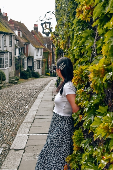 Mermaid Street: Mermaid Street is a top attraction in Rye in East Sussex. This leafy street with half-timbered Tudor buildings is one of the most picturesque streets in England. It’s Instagrammers dream, especially in May when the wisteria is in full bloom.