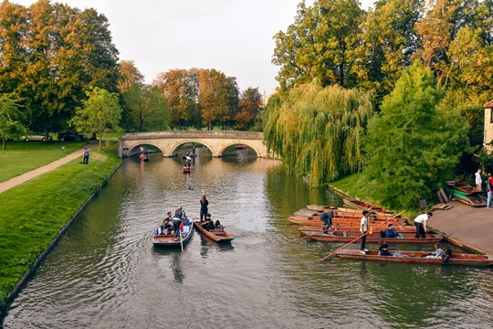 best things to do in Cambridge: One of the best things to do in Cambridge is punting down the river. It's because the River Cam goes through the heart of Cambridge, where you can see plenty of famous attractions. From the boat, you can see the Backs of the University colleges, which you would not be able to see unless paying an entry fee to each college.