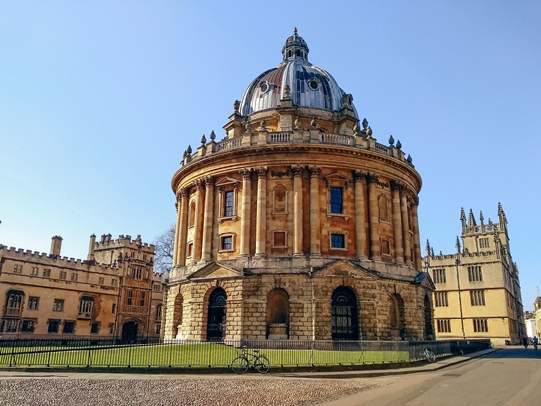 best day trips from London: If you are looking for a traditional slice of British culture, exploring Oxford is one of the best day trips from London. It is because Oxford is famous for its medieval colleges, museums and filming locations in the Harry Potter movies. Oxford is easily accessible, and therefore, it is one of the epic weekend getaways from London.