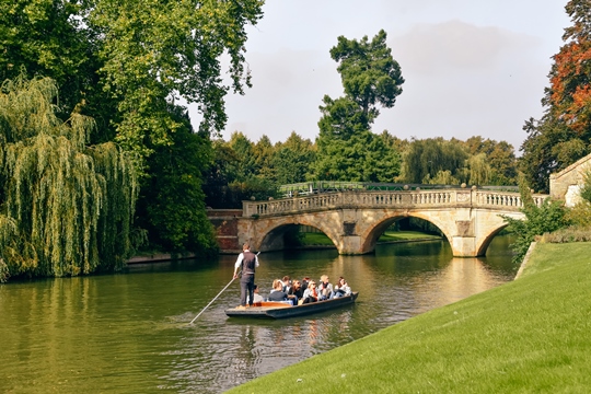 day trips from London by train: It is easy to see why Cambridge is one of the best day trips from London by train. Cambridge is easy to reach, is rich in history and has plenty of attractions to keep you busy. Also, you can find here Kings' College Chapel which is one of the greatest examples of late Gothic English architecture.
