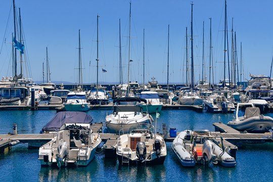 things to do in Cascais: Exploring the Marina is one of the best things to do in Cascais because the Cascais Marina is the largest dock on the Portuguese Riviera. The third largest marina in the country regularly hosts luxury and high-profile sailing events.