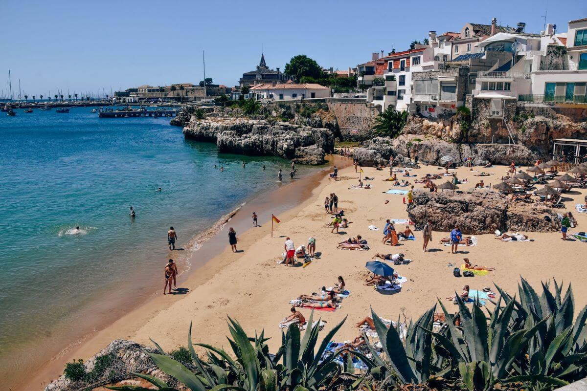 things to do in Cascais - Praia da Rainha