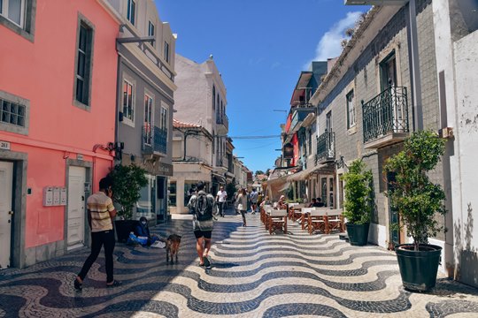 The Old Town has beautiful cobbled streets, small squares, and sidewalks paved with mosaics in various patterns. But that is not all – the old town is also very cosy, has many little cafes, shops and restaurants. It is also pedestrian friendly.