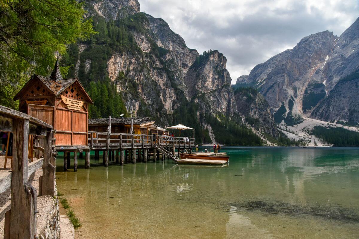 Lago di Braies Italy - rent a rowboat