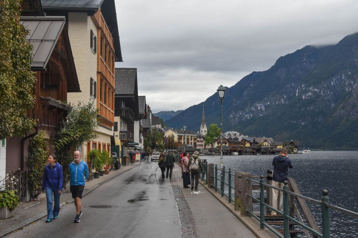 walking in Hallstatt - promenade