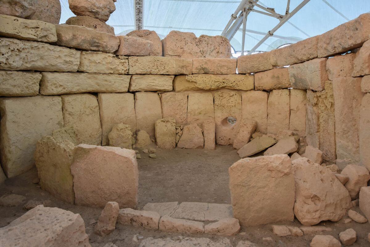 Megalithic temples of Malta - Hagar Qim aligns with the summer solstice sunrise