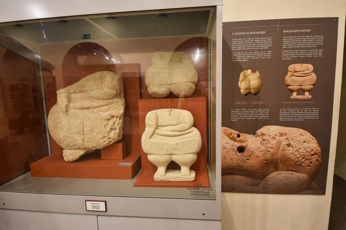 Hagar Qim female statues