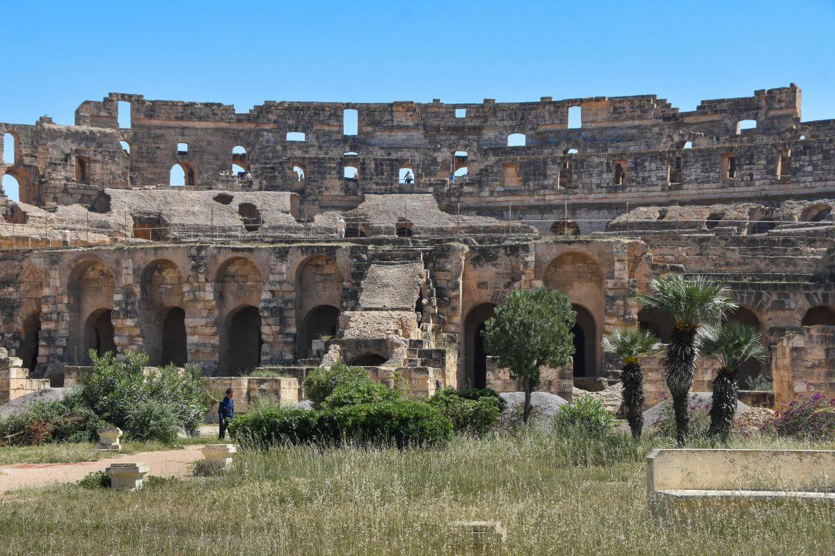 It hosts the International Festival of Symphonic Music 