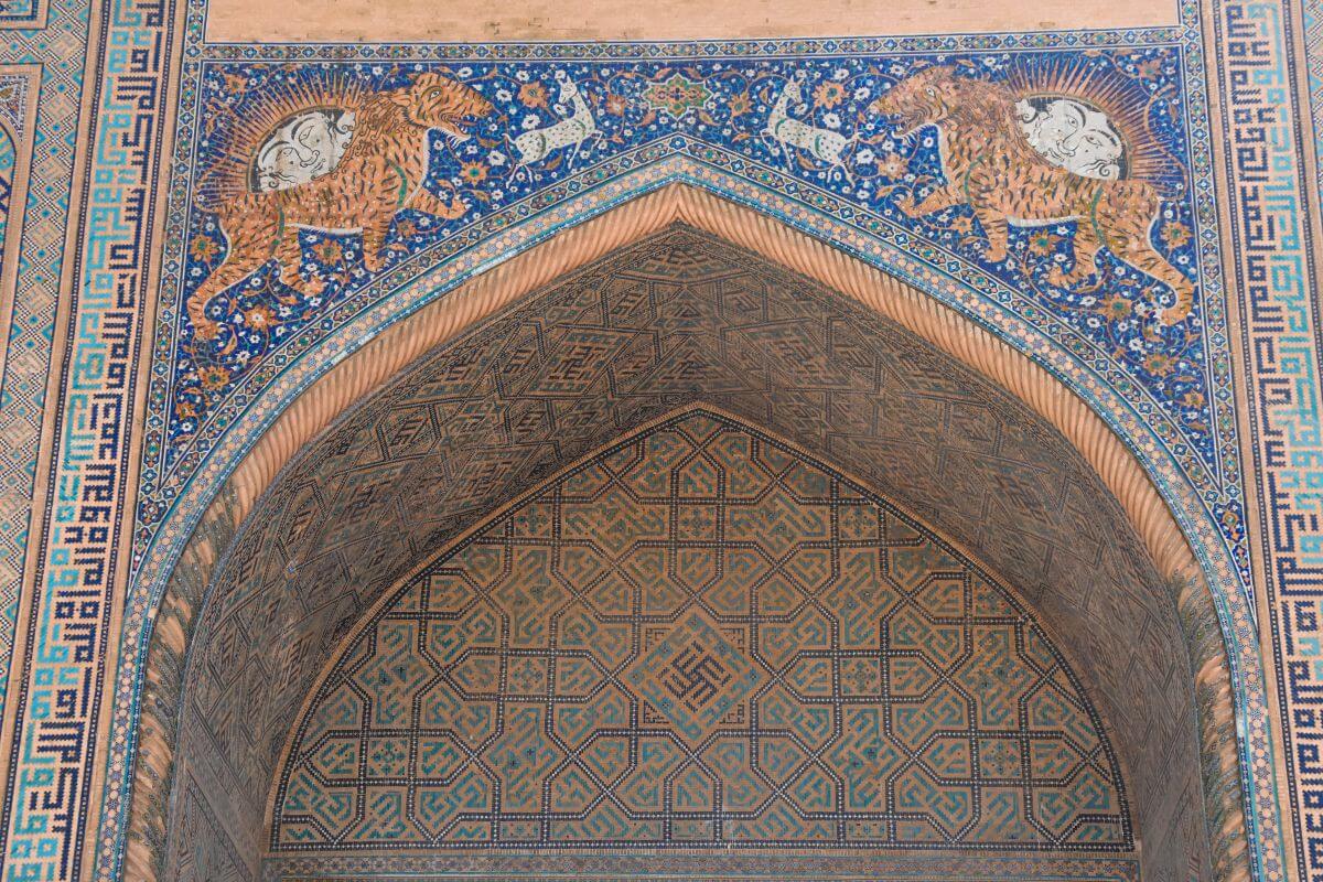 Sher Dor Madrasa - Swastika symbol