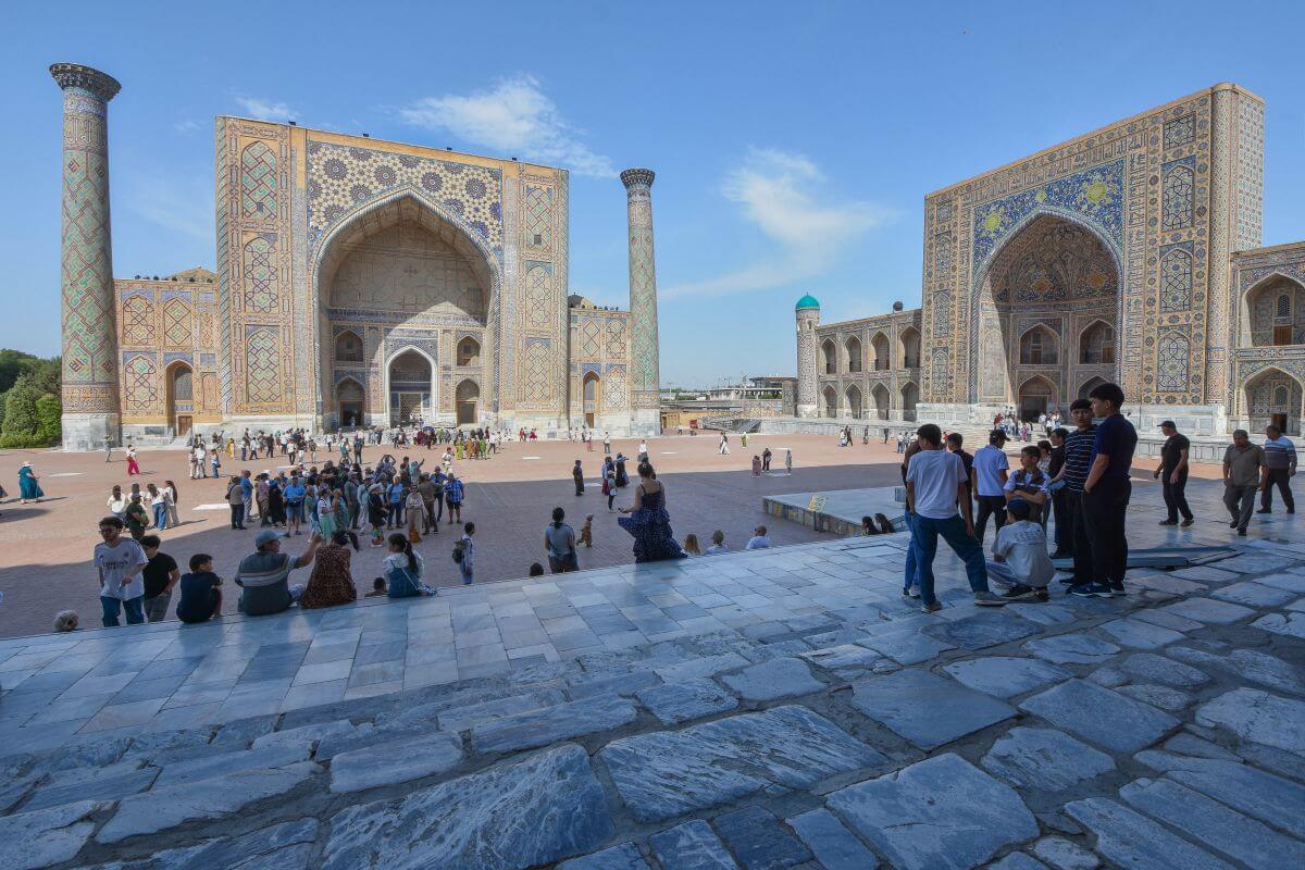 Samarkand Registan - dress code for men