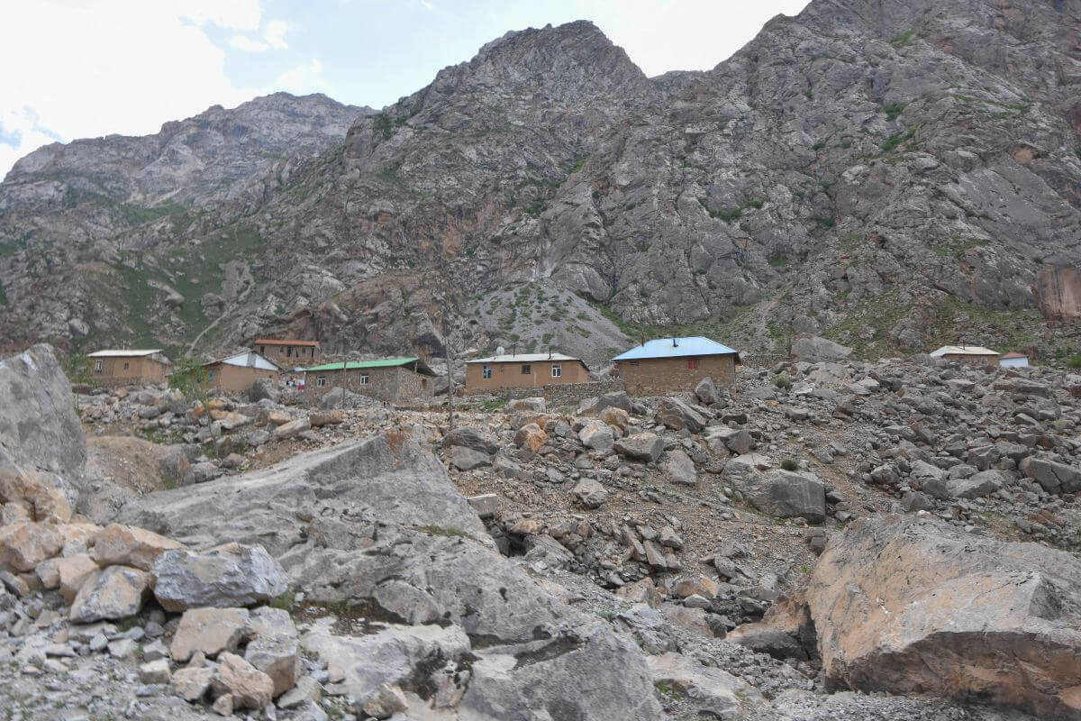 village between lake 4 and 5