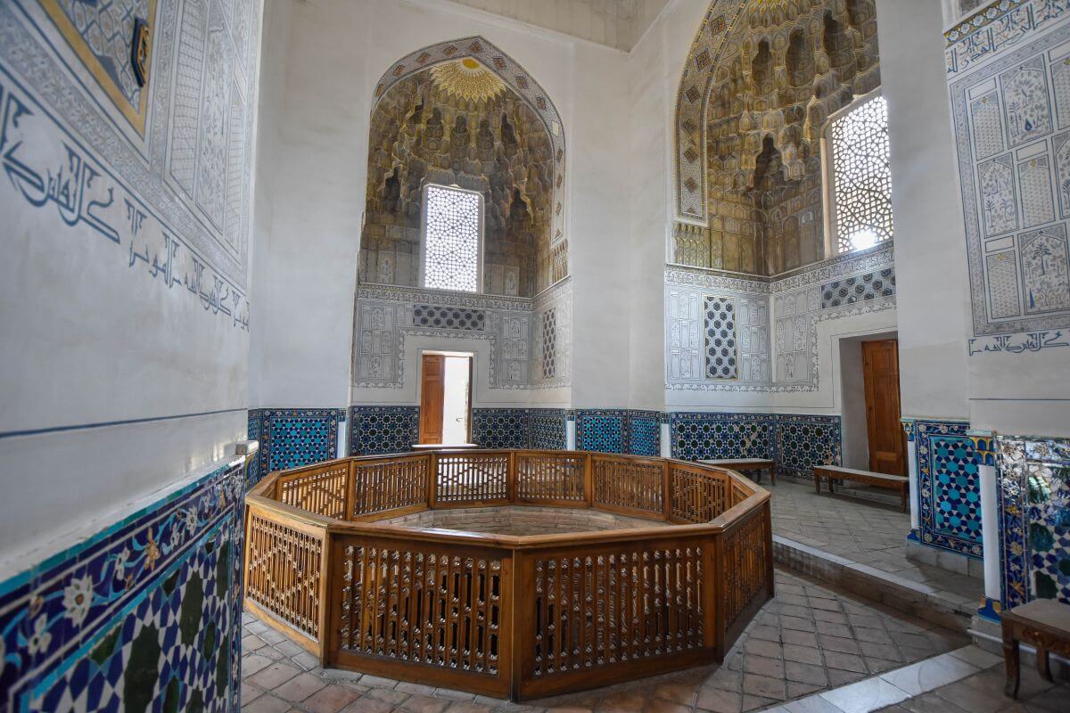 Bibi-Khanym Mausoleum inside