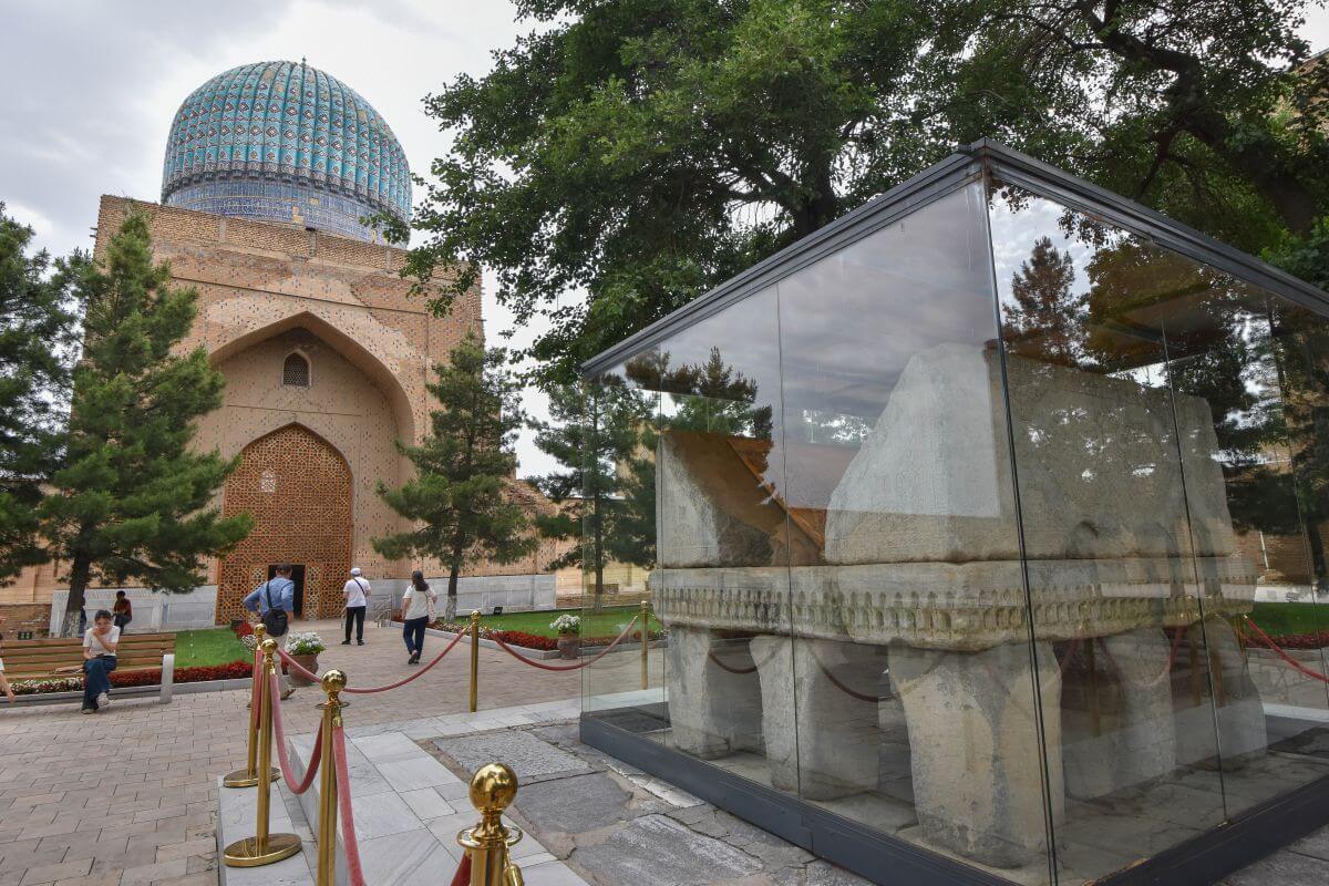 Bibi-Khanym Mosque Quran stand