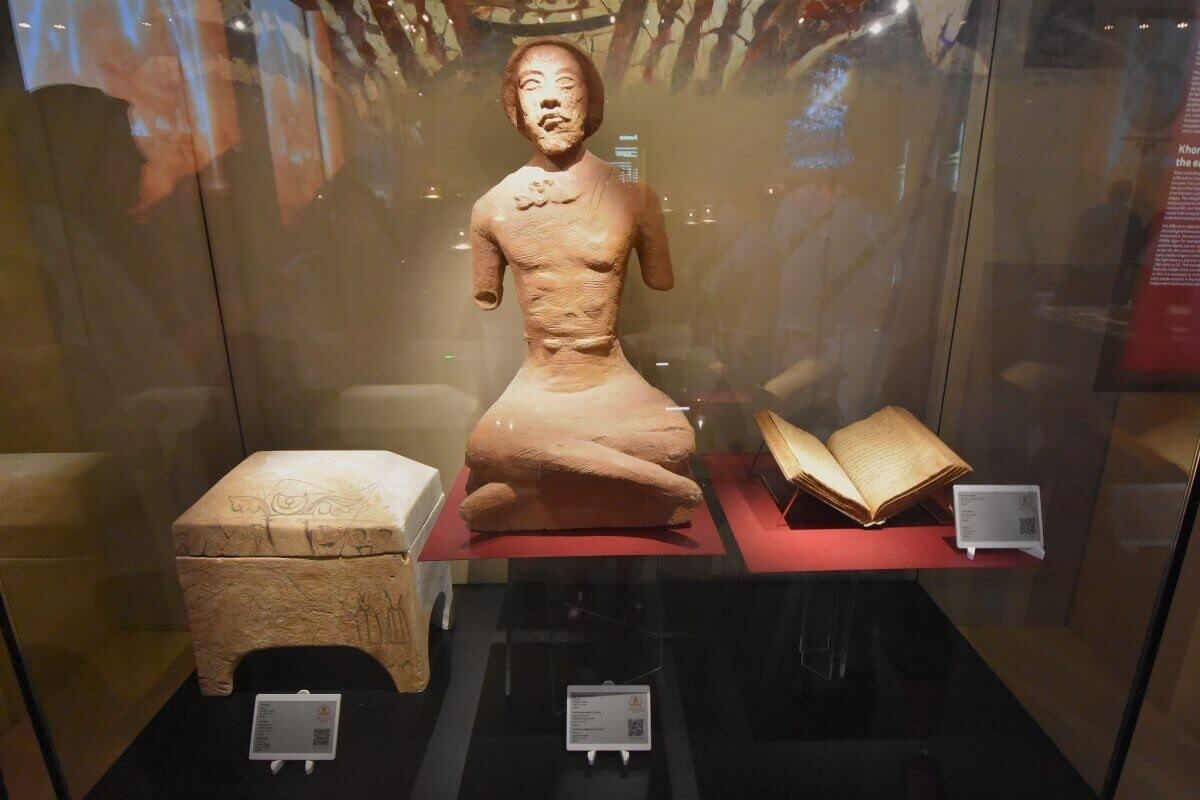 Ancient Khorezm - statuary ossuaries, Zoroastrial burial traditions