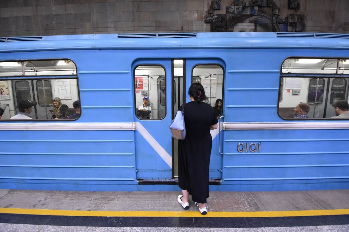 opening hours and train times