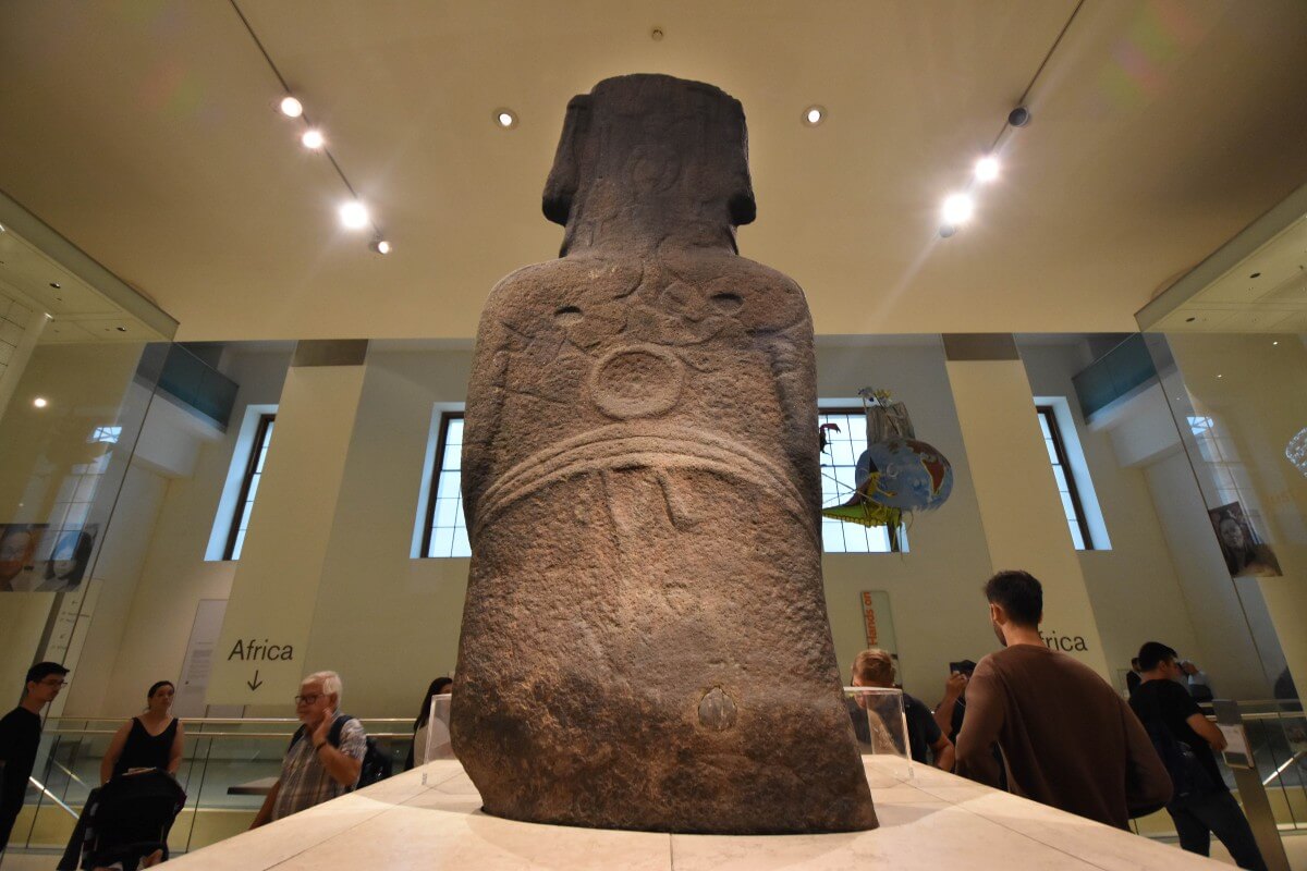 what to see at the British Museum - Hoa Hakananai’a statue
